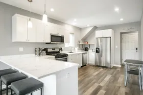 New 2024 2BR/2BA Apt Near O'HARE & Rivers Casino - Image 5