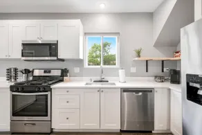 New 2024 2BR/2BA Apt Near O'HARE & Rivers Casino - Image 4
