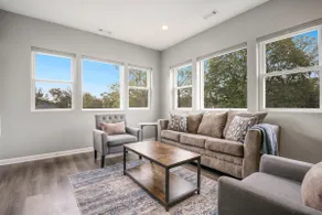 New 2024 2BR/2BA Apt Near O'HARE & Rivers Casino - Image 2