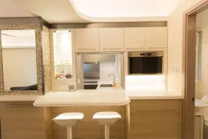 Modern & Furnished 2BR Apt in HK - Image 5