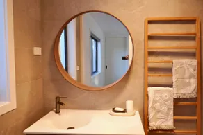 Upgraded-Modern 1 Bedroom Unit w/ Ensuite - Image 3
