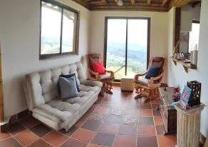 Spacious house overlooking the canyon - Image 4