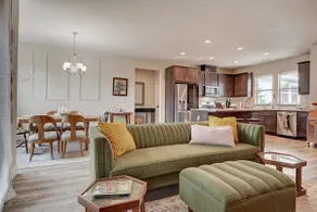 DTown/new built/early simple check'n &out/Keyless - Image 2