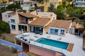 Luxurious Villa, 2 Pools, Spa and Gym - Image 3
