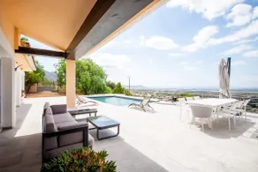 Luxurious Villa, 2 Pools, Spa and Gym - Image 4