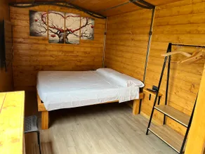 Chalet with hot tub - Image 2
