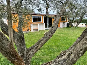 Chalet with hot tub - Image 3