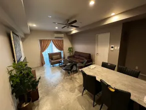 Entire hotel floor for guests only, 3 minutes to American Village, 2 free parking spaces - Image 2