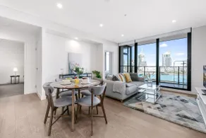 Waterfront City View Apt near Sydney Olympic Park - Image 2