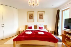 Snug-Stays 3: Dreamlike Lakeview & Garden - Image 3