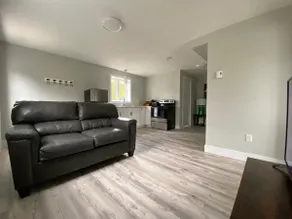 Cozy space in Flatrock - Image 4