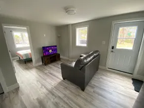 Cozy space in Flatrock - Image 5