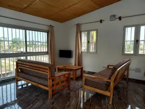 Airy villa with a beautiful garden - Image 3