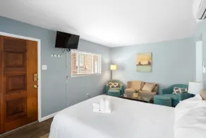 Stylish Studio in North Hampton Neighborhood - Image 3