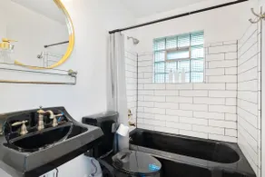 Stylish Studio in North Hampton Neighborhood - Image 5