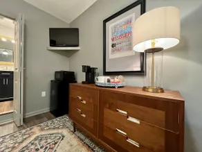 Garage Guest Suite - Image 5