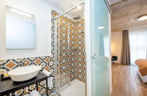 Lovely Unit off the Sea Front - Image 2