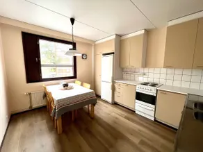Easy living with parking & wifi, 15 min to airport - Image 4