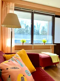 Easy living with parking & wifi, 15 min to airport - Image 2