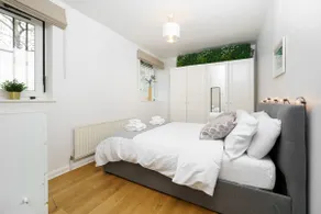 Cosy & Clean w/King Bed in Hackney w/Free Parking - Image 3