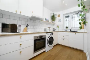Cosy & Clean w/King Bed in Hackney w/Free Parking - Image 5