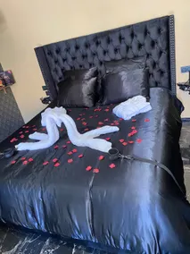 Desires of a night – Loveroom jacuzzi - Image 3