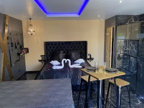 Desires of a night – Loveroom jacuzzi - Image 2