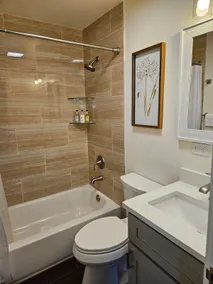 Spacious 3 Bed Home Near Beach - Image 5