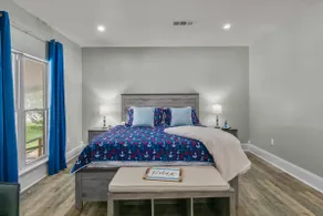 Cozy Lake Front Home - Image 3