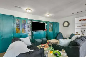 Cozy Lake Front Home - Image 2