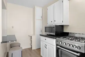Downtown APT w/ King Bed-1 Block to Mill Ave/ASU - Image 4