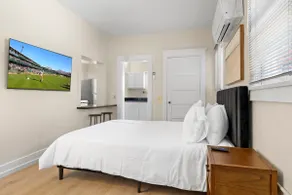Downtown APT w/ King Bed-1 Block to Mill Ave/ASU - Image 3