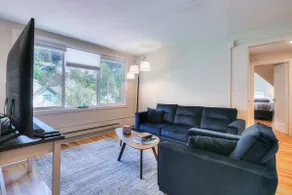 Next to Capitol! 2 Bedroom Top Floor with a View - Image 2
