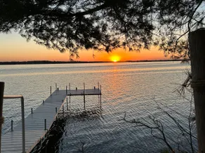 Castle Rock Lakefront Home, with pier, sand bottom, and wrap around deck - Image 2