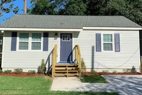 The *Zachary* Cozy Cottage! - Image 2