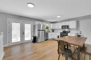 Family friendly 4bd home! Longer stays available! - Image 3