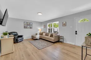 Family friendly 4bd home! Longer stays available! - Image 5