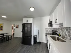 Stylish 3/2 centrally located! - Image 4