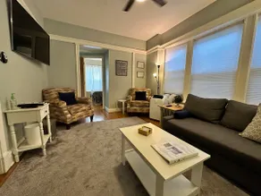 Private Andersonville Apartment - Image 2