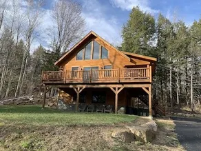 Gorgeous 4BR Log Home Near Storyland & N. Conway. AC, Large Deck, Dog friendly - Image 2
