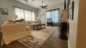 Little City Farmhouse - Image 5