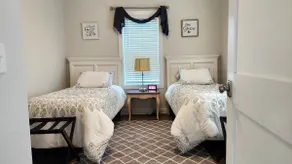 Little City Farmhouse - Image 3