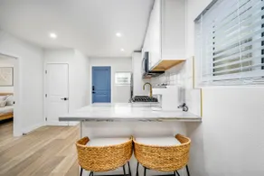 Stunning Remodeled Condo in Sunset Beach w/Parking - Image 5