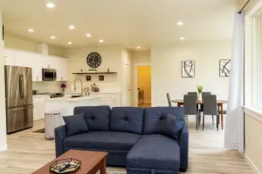 Beautiful 4 bedroom house with King beds, Forest V - Image 5