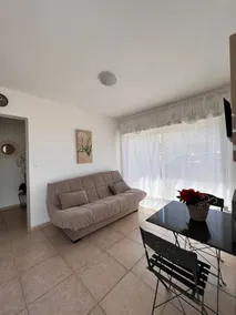 Nice little house with pool. - Image 2