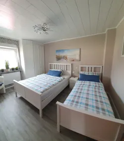 Koch's vacation home - Image 3