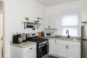 Cozy Modern Studio- Historic Oregon District +WIFI - Image 3