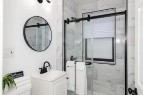 Cozy Modern Studio- Historic Oregon District +WIFI - Image 2