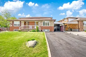 4 Bedroom Home With Fenced Yard in Mississauga - Image 3