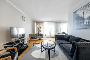 4 Bedroom Home With Fenced Yard in Mississauga - Image 2